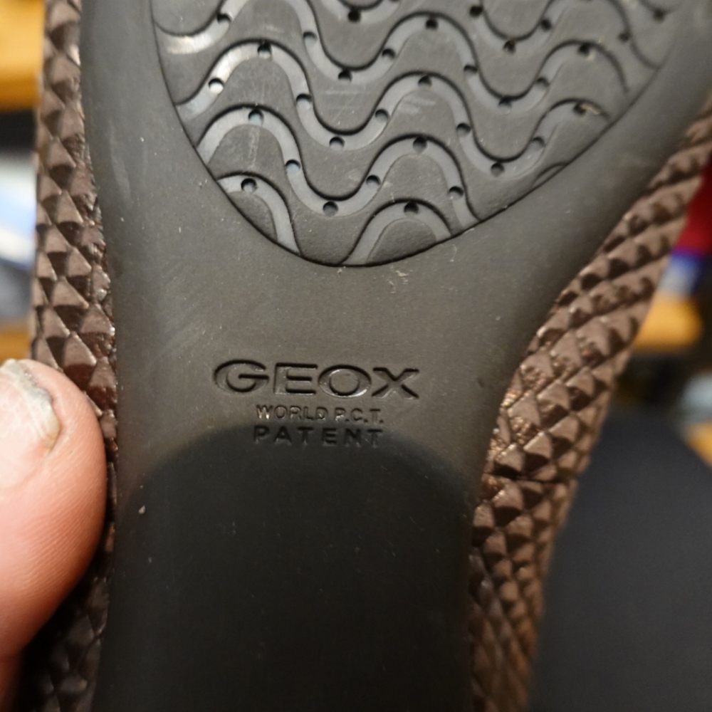 GEOX Bronze Snakeskin Textured Ballet Flat with Gold Metallic Toe Caps, size 38 - Picture 8 of 11